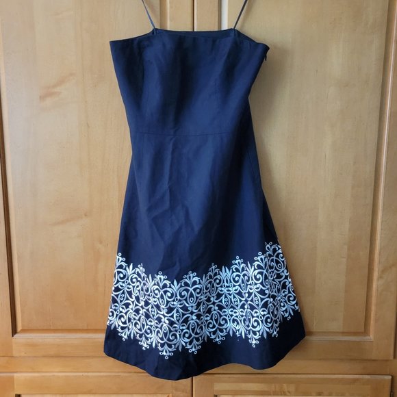 LOFT Dresses & Skirts - LOFT Navy Embroidered Strapless Dress - Size 4